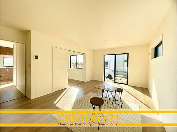 ■■家族団らんの空間■■朝は爽やかな日差しを浴びながら、家族みんなでおいしい朝食。昼下がりには読書やお昼寝でもしながらのんびりと過ごすひと時…。