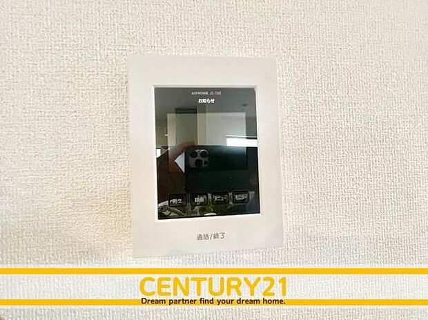 ■■カラーTVモニターホン■■外出中も来訪者をカラー画面と音声でしっかり録画します。在宅時にも鮮明なモニターでしっかり相手を確認できます!防犯のスタート、安心の一歩は玄関からですね。