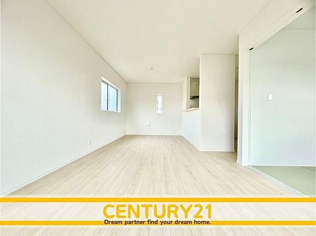 ■■家族団らんの空間■■朝は爽やかな日差しを浴びながら、家族みんなでおいしい朝食。昼下がりには読書やお昼寝でもしながらのんびりと過ごすひと時…。