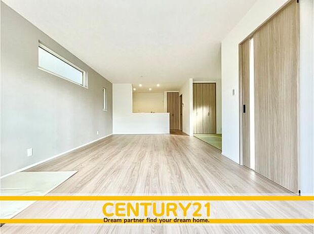 ■■憩いのリビング■■くつろぎを愉しむリビングルームは憩いの場となります。リビングとダイニングの空間機能を活かし、巧みに使い分ける発想が、ライフスタイルに新しいゆとりをもたらします。