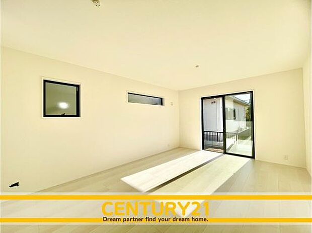 ■■ステキな時間を！■■忙しい朝でも、しっかり家族が揃って食事をして頂けるゆとりある大きさのダイニングスペース。奥様が作る手料理をカウンター越しに受けとって頂き、テーブルで囲む素敵な時間を存分に。