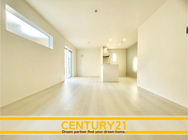 ■■憩いのリビング■■くつろぎを愉しむリビングルームは憩いの場となります。リビングとダイニングの空間機能を活かし、巧みに使い分ける発想が、ライフスタイルに新しいゆとりをもたらします。