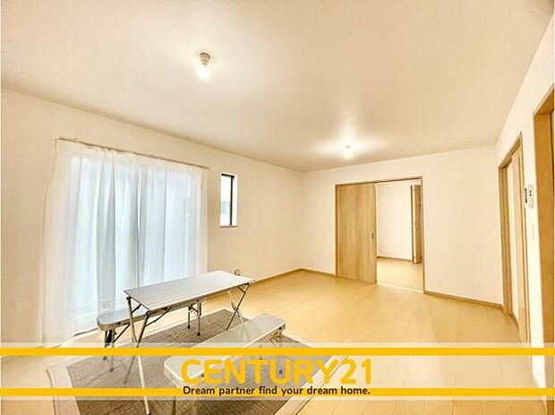 ■■家族団らんの空間■■朝は爽やかな日差しを浴びながら、家族みんなでおいしい朝食。昼下がりには読書やお昼寝でもしながらのんびりと過ごすひと時…。