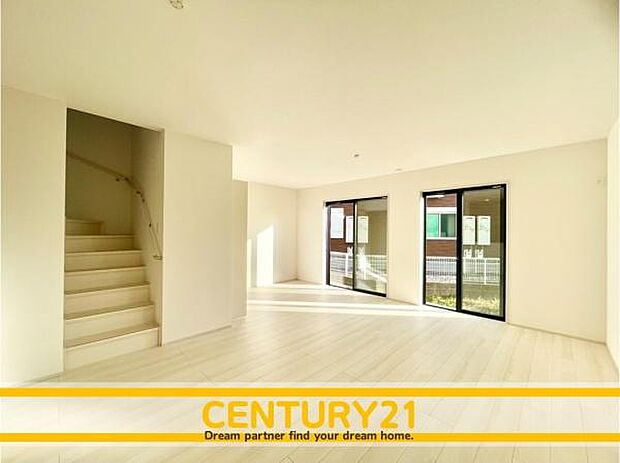 ■■家族団らんの空間■■朝は爽やかな日差しを浴びながら、家族みんなでおいしい朝食。昼下がりには読書やお昼寝でもしながらのんびりと過ごすひと時…。