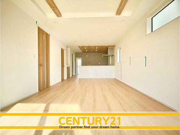 ■■憩いのリビング■■くつろぎを愉しむリビングルームは憩いの場となります。リビングとダイニングの空間機能を活かし、巧みに使い分ける発想が、ライフスタイルに新しいゆとりをもたらします。