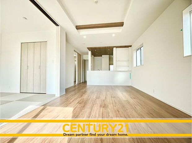 ■■憩いのリビング■■くつろぎを愉しむリビングルームは憩いの場となります。リビングとダイニングの空間機能を活かし、巧みに使い分ける発想が、ライフスタイルに新しいゆとりをもたらします。