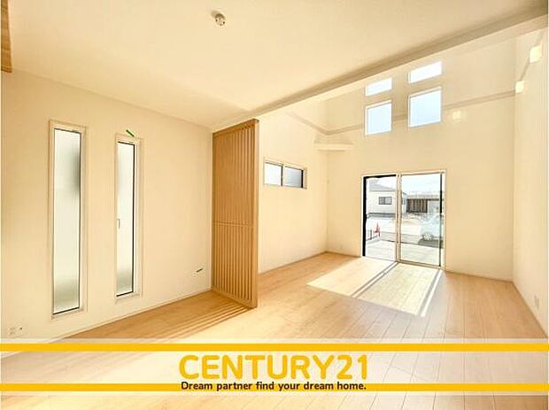 ■■家族団らんの空間■■朝は爽やかな日差しを浴びながら、家族みんなでおいしい朝食。昼下がりには読書やお昼寝でもしながらのんびりと過ごすひと時…。