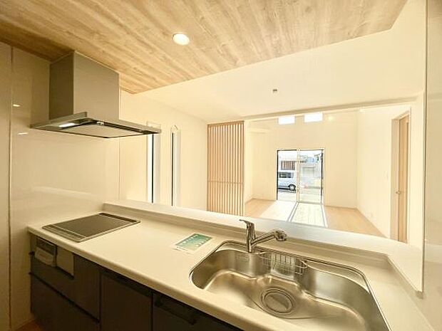 ■■浄水器付シャワー切替水栓■■浄水器がカルキその他を除去。美味しい水を提供してくれます。ヘッドはシャワーや浄水に切り替え可能でノズルが延びる可動式。キッチン作業が楽しくなりますね。