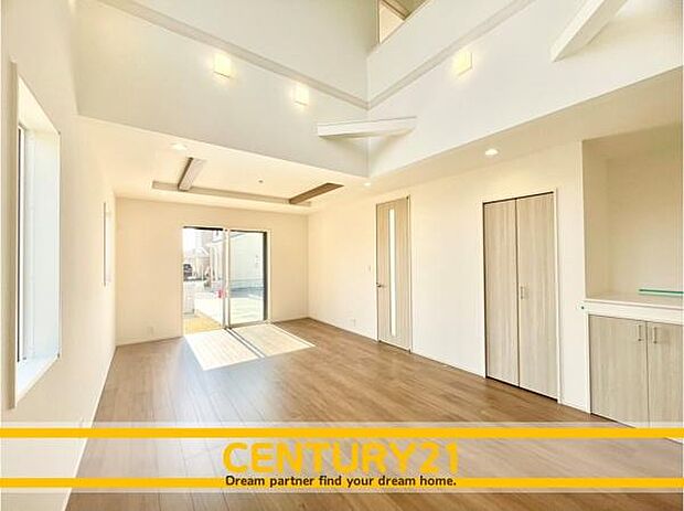 ■■家族団らんの空間■■朝は爽やかな日差しを浴びながら、家族みんなでおいしい朝食。昼下がりには読書やお昼寝でもしながらのんびりと過ごすひと時…。