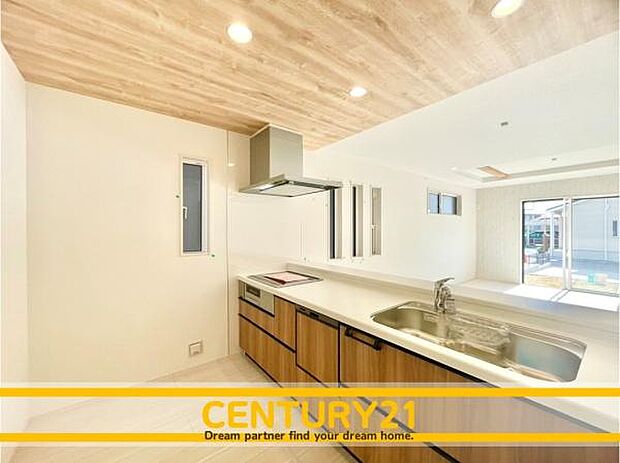 ■■広々キッチン■■大型の冷蔵庫やレンジボードもしっかり置ける広々としたキッチンスペースが大事。ゆとりある空間で作業ができるとお料理の腕も日に日に上がりそうな気がしてきます。