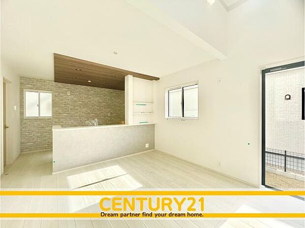 ■■ステキな時間を!■■忙しい朝でも、しっかり家族が揃って食事をして頂けるゆとりある大きさのダイニングスペース。奥様が作る手料理をカウンター越しに受けとって頂き、テーブルで囲む素敵な時間を存分に。