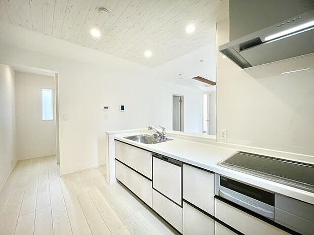 ■■IHクッキングヒーター■■ママの家事におお助かりな3連IHコンロ！お掃除が楽々！