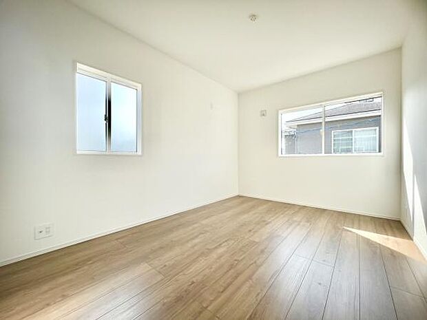 ■■明るい居室■■温もりある自然光を感じていただける居室です。※現地写真を一部加工しています。実際の室内状況は現況優先となります。