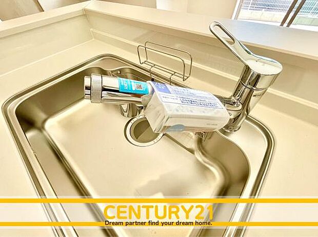 ■■浄水器付シャワー切替水栓■■浄水器がカルキその他を除去。美味しい水を提供してくれます。ヘッドはシャワーや浄水に切り替え可能でノズルが延びる可動式。キッチン作業が楽しくなりますね。