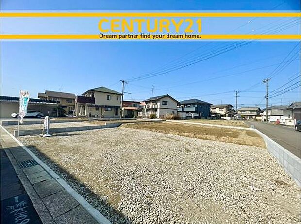 ■■駐車場■■ファミリーカーの需要が多い中、駐車場も確保いたしました。マンションとは違う敷地内駐車。ご主人様のお車のお手入れにも気合が入りますね。