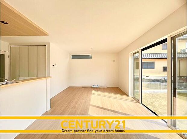 ■■家族団らんの空間■■朝は爽やかな日差しを浴びながら、家族みんなでおいしい朝食。昼下がりには読書やお昼寝でもしながらのんびりと過ごすひと時…。