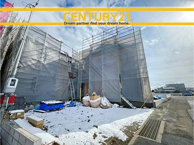 ■■駐車場■■ファミリーカーの需要が多い中、駐車場も確保いたしました。マンションとは違う敷地内駐車。ご主人様のお車のお手入れにも気合が入りますね。