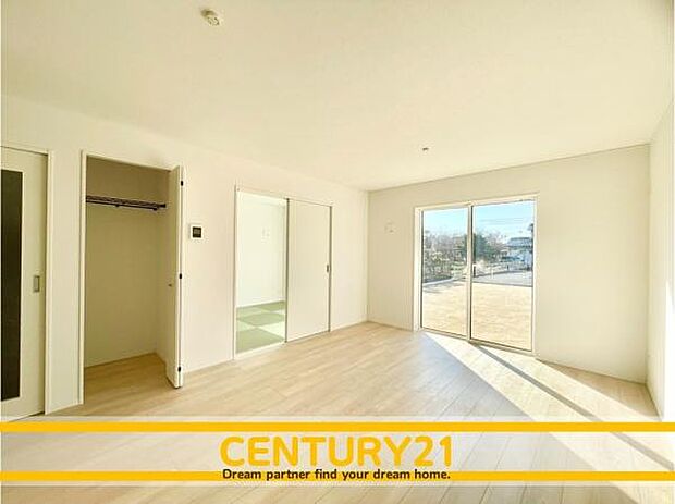 ■■家族団らんの空間■■朝は爽やかな日差しを浴びながら、家族みんなでおいしい朝食。昼下がりには読書やお昼寝でもしながらのんびりと過ごすひと時…。