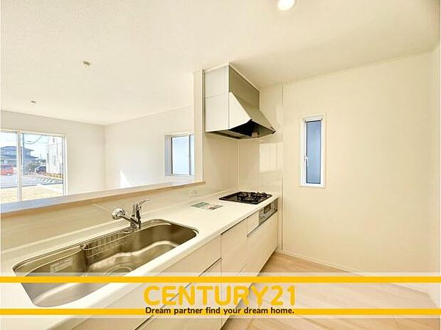 ■■広々キッチン■■大型の冷蔵庫やレンジボードもしっかり置ける広々としたキッチンスペースが大事。ゆとりある空間で作業ができるとお料理の腕も日に日に上がりそうな気がしてきます。