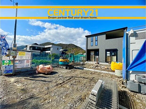 ■■駐車場■■ファミリーカーの需要が多い中、駐車場も確保いたしました。マンションとは違う敷地内駐車。ご主人様のお車のお手入れにも気合が入りますね。