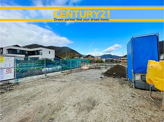 ■■駐車場■■ファミリーカーの需要が多い中、駐車場も確保いたしました。マンションとは違う敷地内駐車。ご主人様のお車のお手入れにも気合が入りますね。