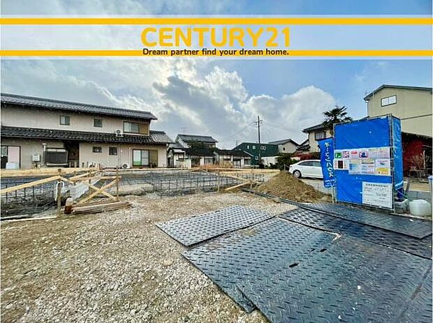 ■■駐車場■■ファミリーカーの需要が多い中、駐車場も確保いたしました。マンションとは違う敷地内駐車。ご主人様のお車のお手入れにも気合が入りますね。