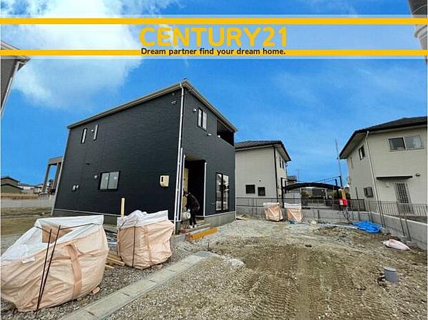 ■■駐車場■■ファミリーカーの需要が多い中、駐車場も確保いたしました。マンションとは違う敷地内駐車。ご主人様のお車のお手入れにも気合が入りますね。