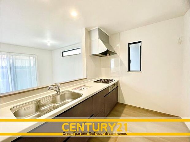 ■■広々キッチン■■大型の冷蔵庫やレンジボードもしっかり置ける広々としたキッチンスペースが大事。ゆとりある空間で作業ができるとお料理の腕も日に日に上がりそうな気がしてきます。