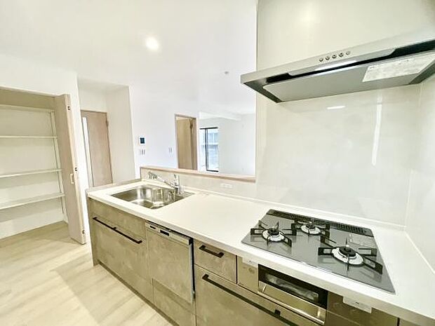 ■■キッチン■■家族や友人と味わう料理。会話を楽しみながら作りたいものですね。