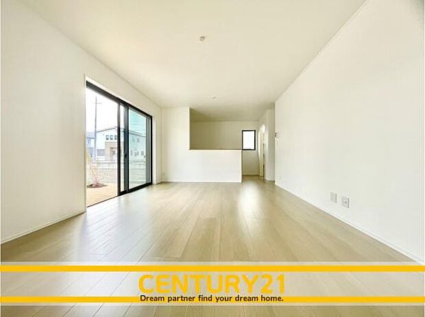 ■■憩いのリビング■■くつろぎを愉しむリビングルームは憩いの場となります。リビングとダイニングの空間機能を活かし、巧みに使い分ける発想が、ライフスタイルに新しいゆとりをもたらします。