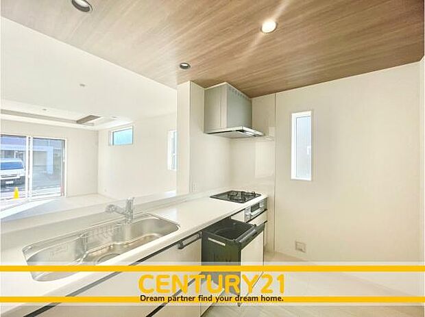 ■■広々キッチン■■大型の冷蔵庫やレンジボードもしっかり置ける広々としたキッチンスペースが大事。ゆとりある空間で作業ができるとお料理の腕も日に日に上がりそうな気がしてきます。