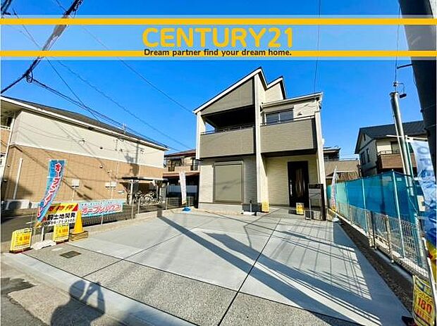 ■■駐車場■■ファミリーカーの需要が多い中、駐車場も確保いたしました。マンションとは違う敷地内駐車。ご主人様のお車のお手入れにも気合が入りますね。