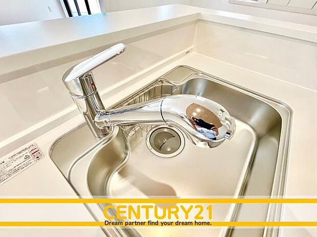 ■■浄水器付シャワー切替水栓■■浄水器がカルキその他を除去。美味しい水を提供してくれます。ヘッドはシャワーや浄水に切り替え可能でノズルが延びる可動式。キッチン作業が楽しくなりますね。