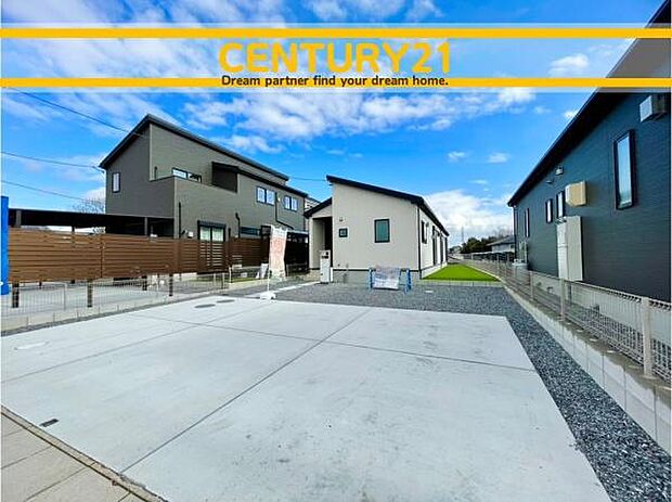 ■■駐車場■■ファミリーカーの需要が多い中、駐車場も確保いたしました。マンションとは違う敷地内駐車。ご主人様のお車のお手入れにも気合が入りますね。