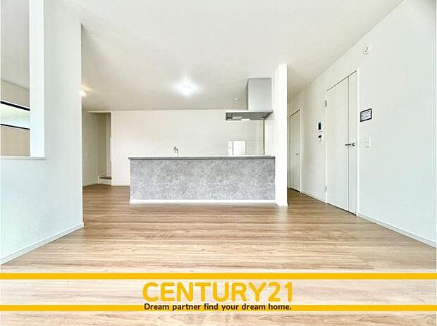 ■■憩いのリビング■■くつろぎを愉しむリビングルームは憩いの場となります。リビングとダイニングの空間機能を活かし、巧みに使い分ける発想が、ライフスタイルに新しいゆとりをもたらします。