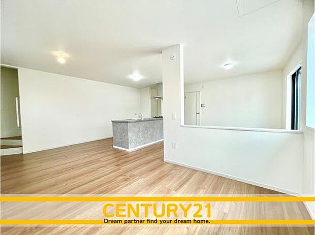 ■■家族団らんの空間■■朝は爽やかな日差しを浴びながら、家族みんなでおいしい朝食。昼下がりには読書やお昼寝でもしながらのんびりと過ごすひと時…。