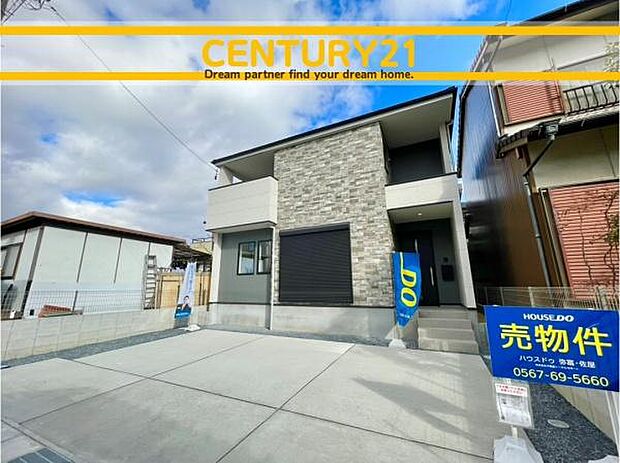 ■■駐車場■■ファミリーカーの需要が多い中、駐車場も確保いたしました。マンションとは違う敷地内駐車。ご主人様のお車のお手入れにも気合が入りますね。