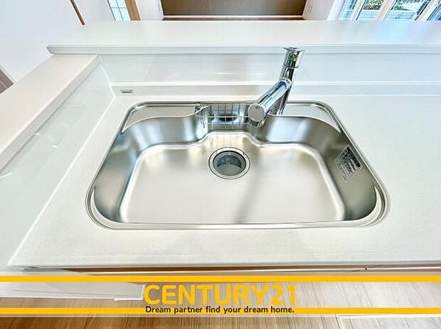 ■■浄水器付シャワー切替水栓■■浄水器がカルキその他を除去。美味しい水を提供してくれます。ヘッドはシャワーや浄水に切り替え可能でノズルが延びる可動式。キッチン作業が楽しくなりますね。