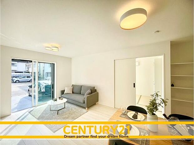 ■■家族団らんの空間■■朝は爽やかな日差しを浴びながら、家族みんなでおいしい朝食。昼下がりには読書やお昼寝でもしながらのんびりと過ごすひと時…。