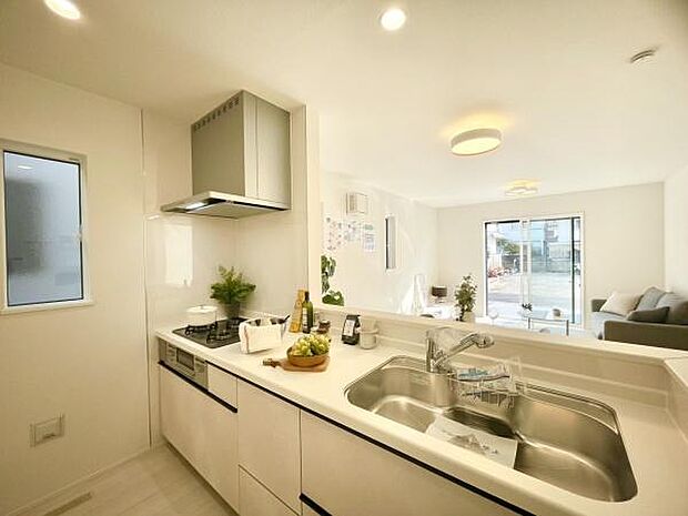 ■■浄水器付シャワー切替水栓■■浄水器がカルキその他を除去。美味しい水を提供してくれます。ヘッドはシャワーや浄水に切り替え可能でノズルが延びる可動式。キッチン作業が楽しくなりますね。