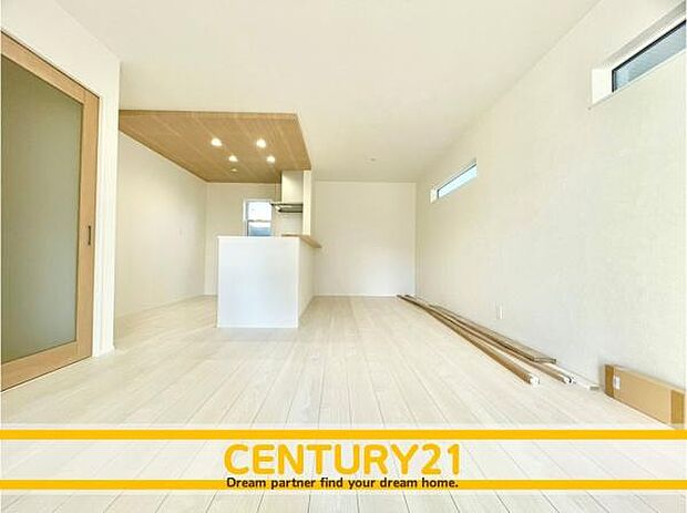 ■■憩いのリビング■■くつろぎを愉しむリビングルームは憩いの場となります。リビングとダイニングの空間機能を活かし、巧みに使い分ける発想が、ライフスタイルに新しいゆとりをもたらします。