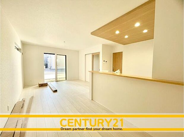 ■■家族団らんの空間■■朝は爽やかな日差しを浴びながら、家族みんなでおいしい朝食。昼下がりには読書やお昼寝でもしながらのんびりと過ごすひと時…。