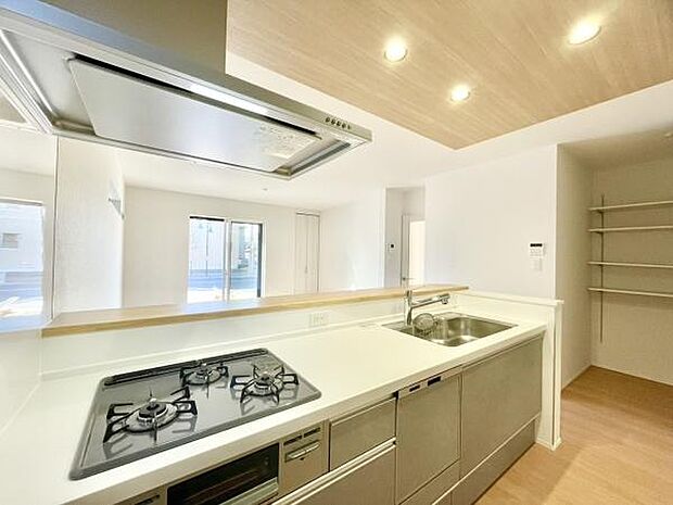 ■■キッチン■■家族や友人と味わう料理。会話を楽しみながら作りたいものですね。