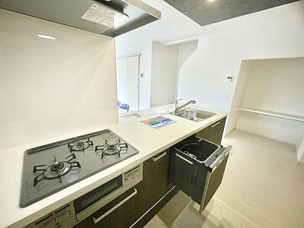 ■■キッチン■■家族や友人と味わう料理。会話を楽しみながら作りたいものですね。