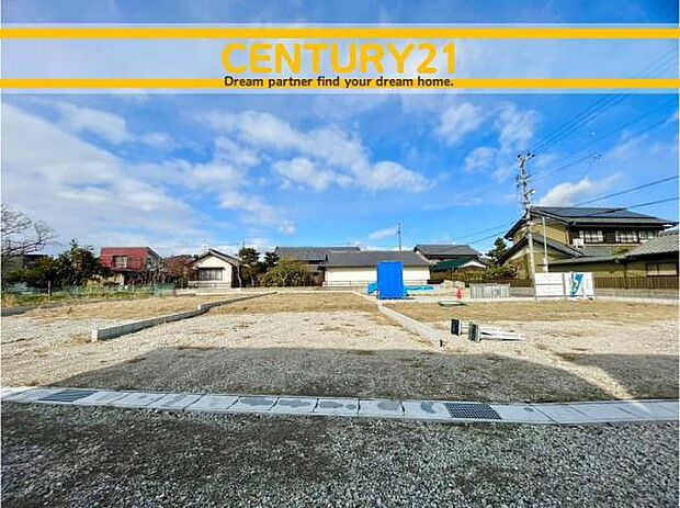 ■■駐車場■■ファミリーカーの需要が多い中、駐車場も確保いたしました。マンションとは違う敷地内駐車。ご主人様のお車のお手入れにも気合が入りますね。