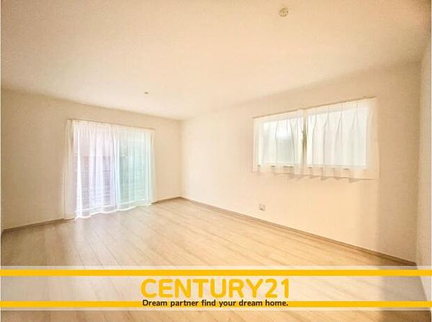 ■■家族団らんの空間■■朝は爽やかな日差しを浴びながら、家族みんなでおいしい朝食。昼下がりには読書やお昼寝でもしながらのんびりと過ごすひと時…。