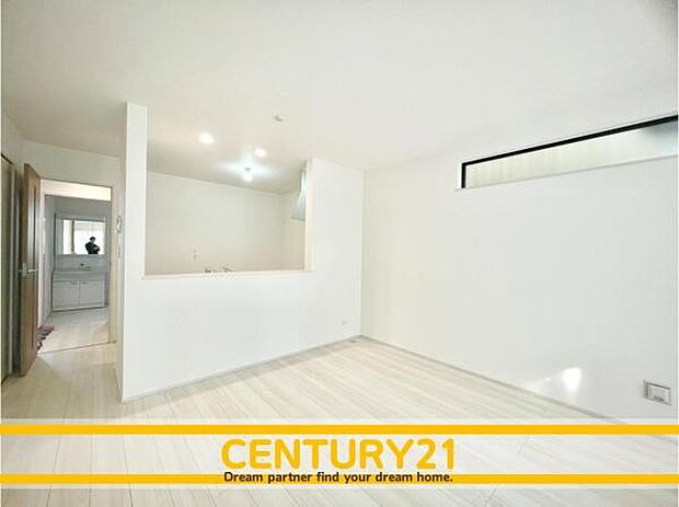 ■■ステキな時間を！■■忙しい朝でも、しっかり家族が揃って食事をして頂けるゆとりある大きさのダイニングスペース。奥様が作る手料理をカウンター越しに受けとって頂き、テーブルで囲む素敵な時間を存分に。