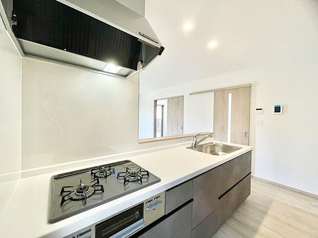 ■■キッチン■■家族や友人と味わう料理。会話を楽しみながら作りたいものですね。カウンターキッチンで一体感のあるLDKならそれも可能です。