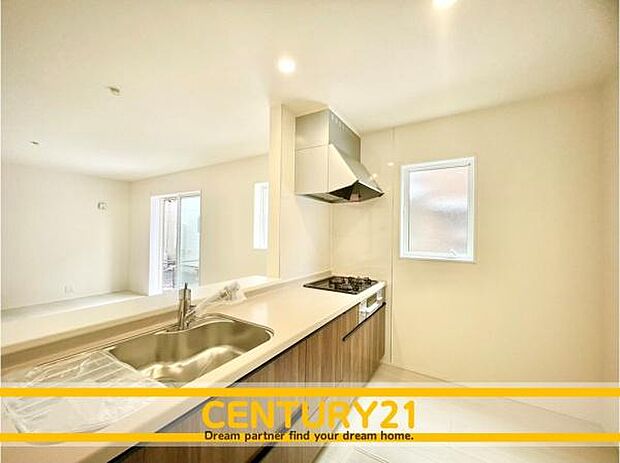 ■■広々キッチン■■大型の冷蔵庫やレンジボードもしっかり置ける広々としたキッチンスペースが大事。ゆとりある空間で作業ができるとお料理の腕も日に日に上がりそうな気がしてきます。