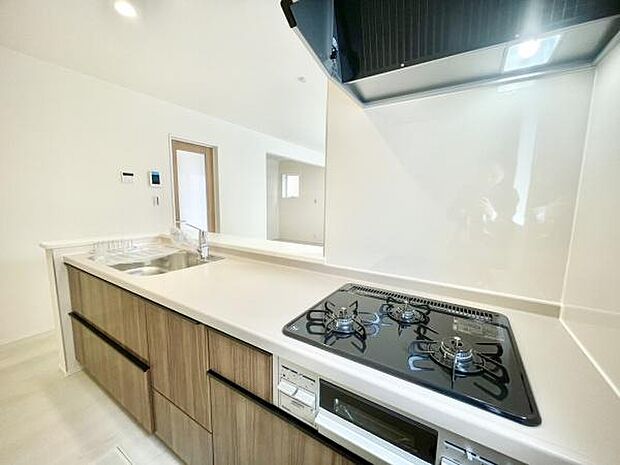 ■■キッチン■■家族や友人と味わう料理。会話を楽しみながら作りたいものですね。